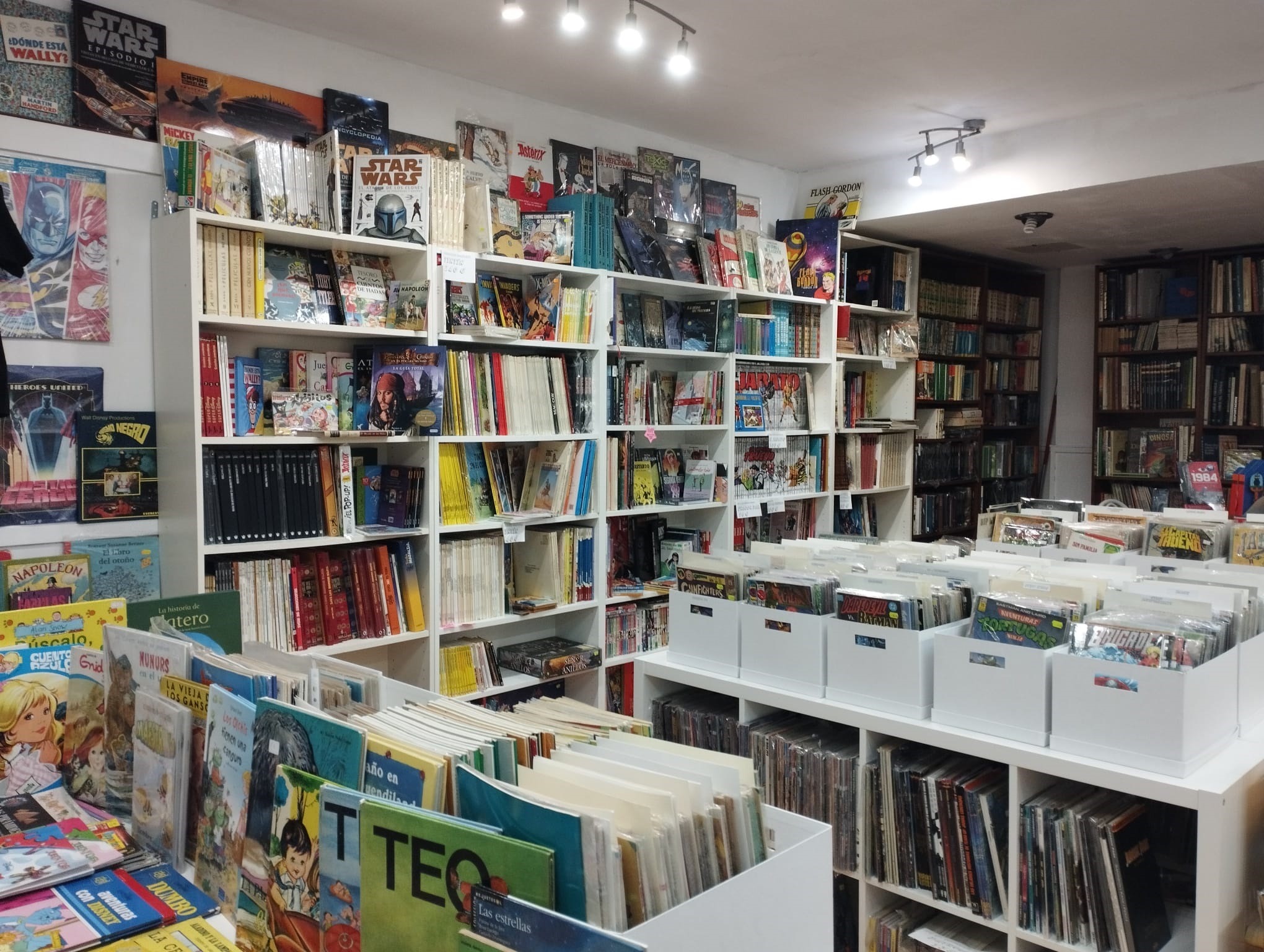 Interior Sirnilan Comics